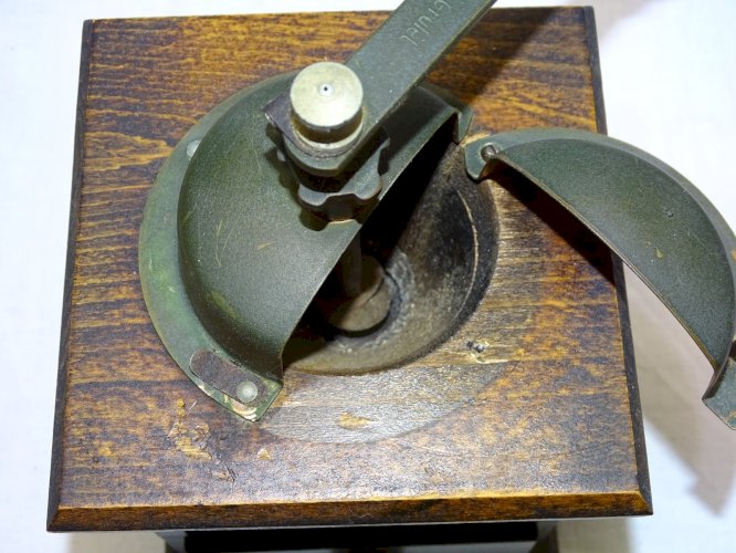 -ANCIEN MOULIN A CAFE EN BOIS MARQUE GRULET en SUPERBE ETAT DECO CUISINE     D
