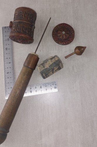 Ancien moulin à prière, Tibet / tibétain mantra, en bois et cuivre ^