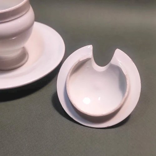 Ancien moutardier en porcelaine de Paris, blanche