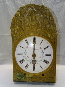 - ANCIENT COMTOIS CLOCK MOVEMENT 1 MONTH FLOWER DIAL E BERGEON AT THE CROWN D