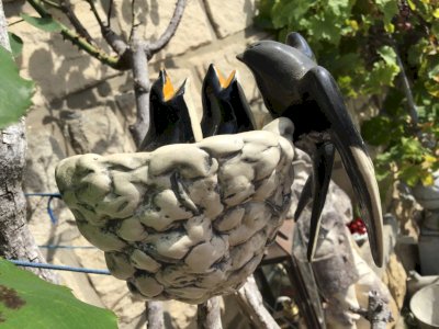 ANCIEN NID D ‘HIRONDELLE EN CÉRAMIQUE À ACCROCHER + MÈRE HIRONDELLE vallauris ??