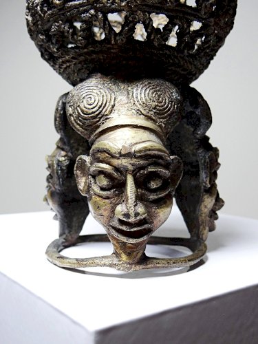 Ancien ornement de pipe cérémoniellee Bamoun, Cameroun Afrique, bronze