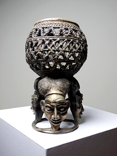 Ancien ornement de pipe cérémoniellee Bamoun, Cameroun Afrique, bronze