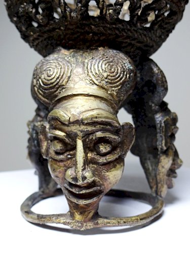 Ancien ornement de pipe cérémoniellee Bamoun, Cameroun Afrique, bronze