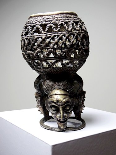 Ancien ornement de pipe cérémoniellee Bamoun, Cameroun Afrique, bronze