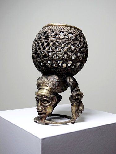 Ancien ornement de pipe cérémoniellee Bamoun, Cameroun Afrique, bronze