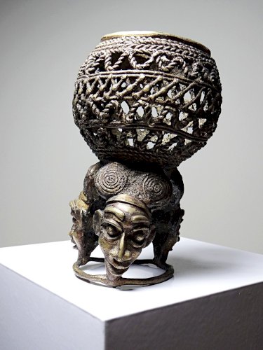Ancien ornement de pipe cérémoniellee Bamoun, Cameroun Afrique, bronze