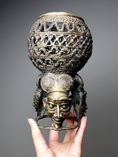 Ancien ornement de pipe cérémoniellee Bamoun, Cameroun Afrique, bronze
