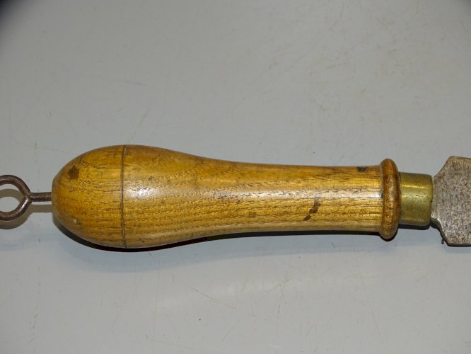 - ANCIEN OUTIL  à AVOYER MUTZIG FRAMONT  OUTIL ANCIEN COLLECTION   D