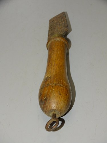 - ANCIEN OUTIL  à AVOYER MUTZIG FRAMONT  OUTIL ANCIEN COLLECTION   D
