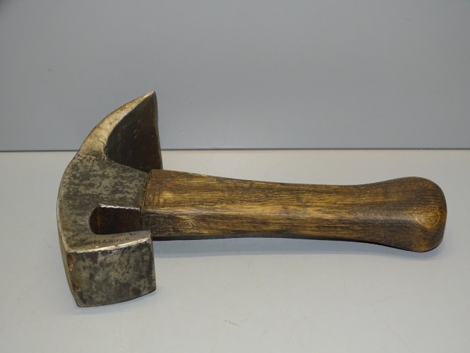 -ANCIEN OUTIL ASSE de TONNELIER CHARPENTIER COLLECTION VIEUX OUTILS  D