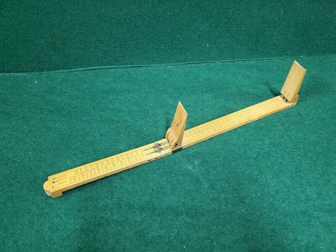 ANCIEN OUTIL DE MESURE PIED DE ROI DE CORDONNIER ULLATHRONE EN BOIS