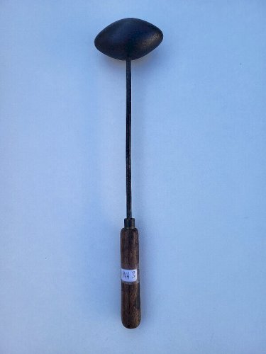 ANCIEN OUTIL FER A CHAPEAU  N° 43