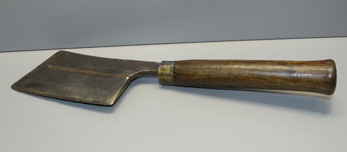 -ANCIEN OUTIL HACHOIR FEUILLE BOUCHER MANCHE BOIS COLLECTION OUTILS ANCIENS   D