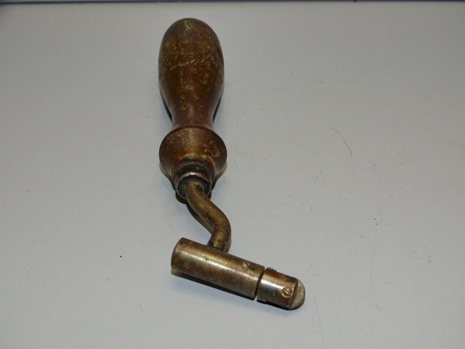 -ANCIEN OUTIL MANCHE BOIS TETE AVEC ROULETTE PLATE RELIEUR COUTURIER ou AUTRE  D