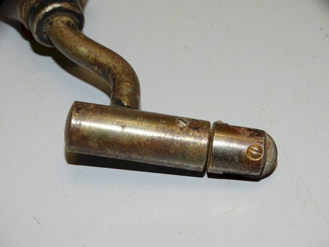 -ANCIEN OUTIL MANCHE BOIS TETE AVEC ROULETTE PLATE RELIEUR COUTURIER ou AUTRE  D