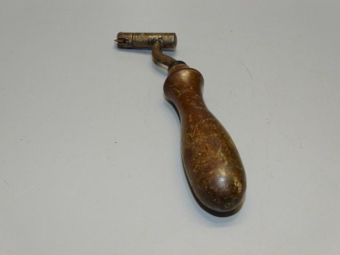 -ANCIEN OUTIL MANCHE BOIS TETE AVEC ROULETTE PLATE RELIEUR COUTURIER ou AUTRE  D