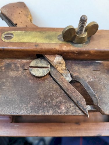 ANCIEN OUTIL RABOT A BOIS N° 80