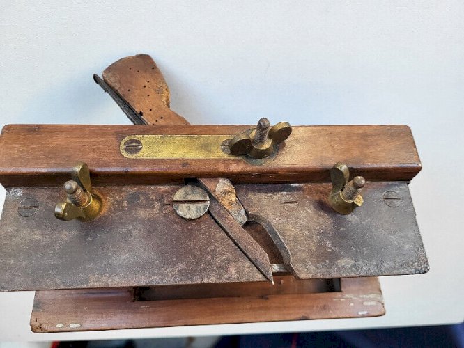 ANCIEN OUTIL RABOT A BOIS N° 80
