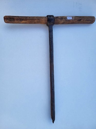 ANCIEN OUTIL TARIERE A BOIS  N° 45