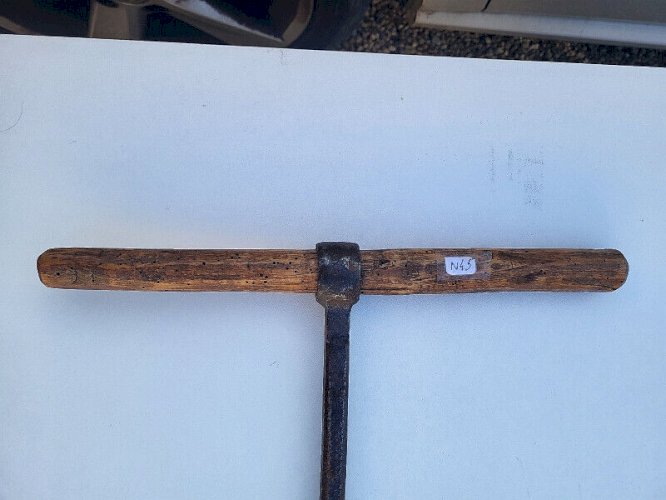 ANCIEN OUTIL TARIERE A BOIS  N° 45