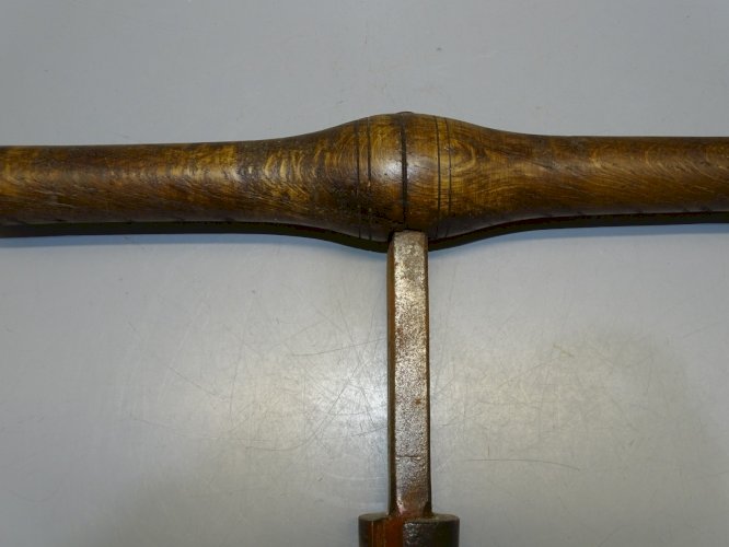 -ANCIEN OUTIL VRILLE ou BONDONNIERE MANCHE BOIS COLLECTION OUTILS ANCIENS   D