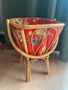 Ancien Panier à Ouvrage en Rotin sur Pieds Vintage Années 60 Tissu Fleuri