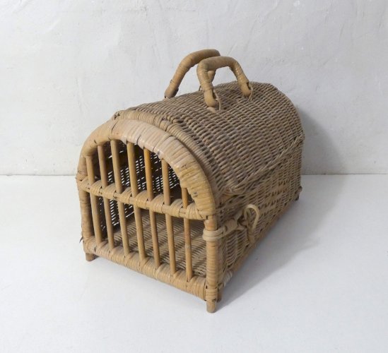 ancien panier cage de transport en rotin pour animaux