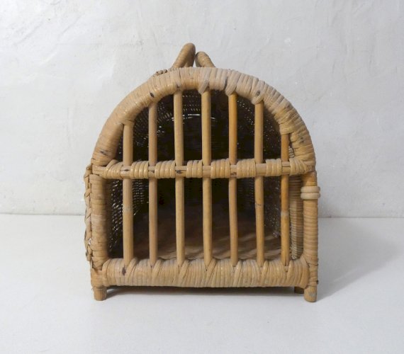 ancien panier cage de transport en rotin pour animaux