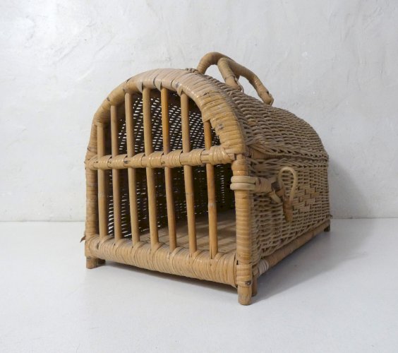 ancien panier cage de transport en rotin pour animaux