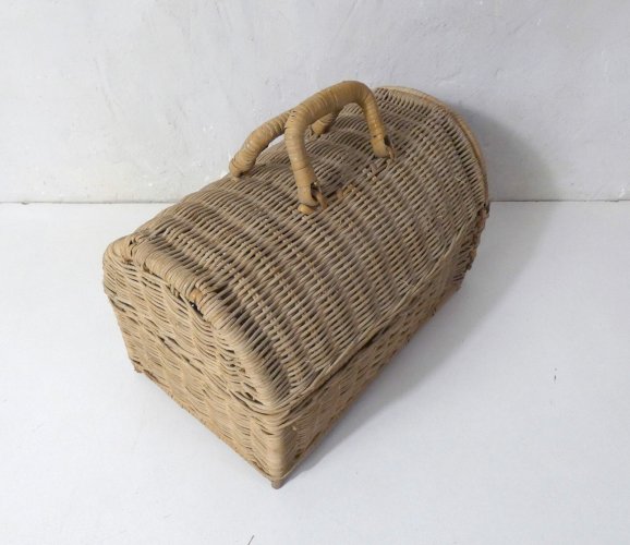 ancien panier cage de transport en rotin pour animaux
