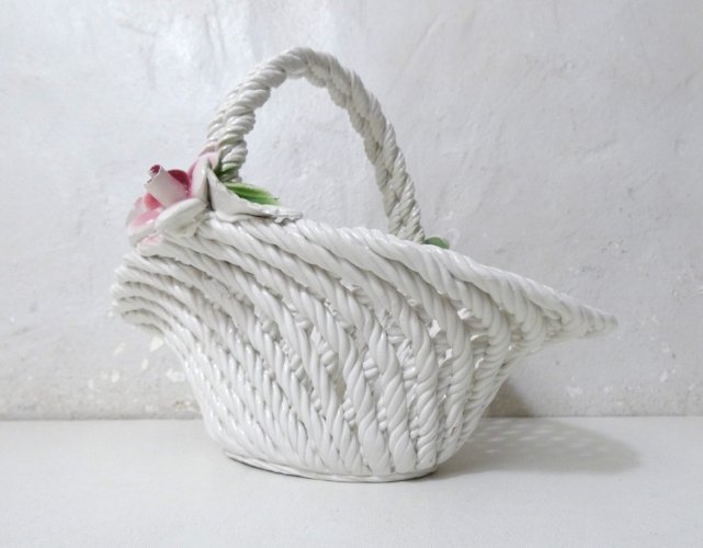 ancien panier en faience ajourée