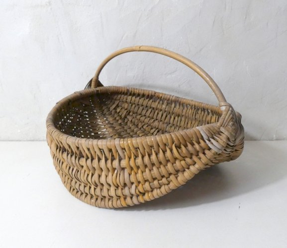 ancien panier en rotin forme originale