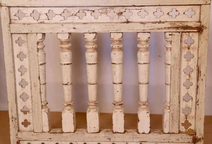 Ancien panneau de rambarde en teck birman patine écrue d’origine