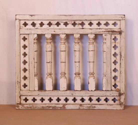 Ancien panneau de rambarde en teck birman patine écrue d’origine