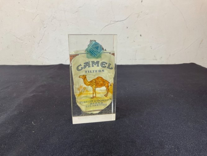 ancien paquet de cigarettes CAMEL bloque de résine