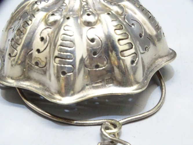 -ANCIEN PASSE THE METAL ARGENTE CHRISTOFLE DECO THEIERE VITRINE COLLECTION   D