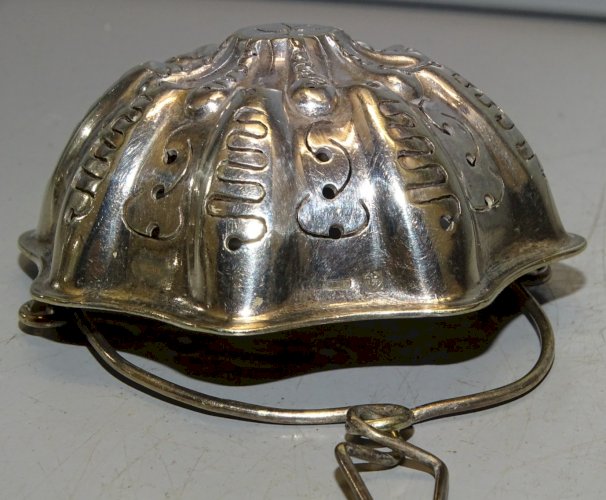 -ANCIEN PASSE THE METAL ARGENTE CHRISTOFLE DECO THEIERE VITRINE COLLECTION   D