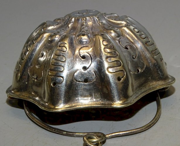 -ANCIEN PASSE THE METAL ARGENTE CHRISTOFLE DECO THEIERE VITRINE COLLECTION   D