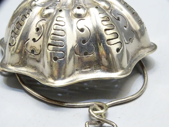 -ANCIEN PASSE THE METAL ARGENTE CHRISTOFLE DECO THEIERE VITRINE COLLECTION   D