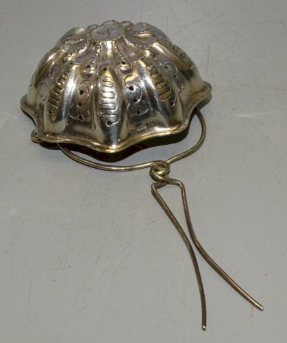 -ANCIEN PASSE THE METAL ARGENTE CHRISTOFLE DECO THEIERE VITRINE COLLECTION   D