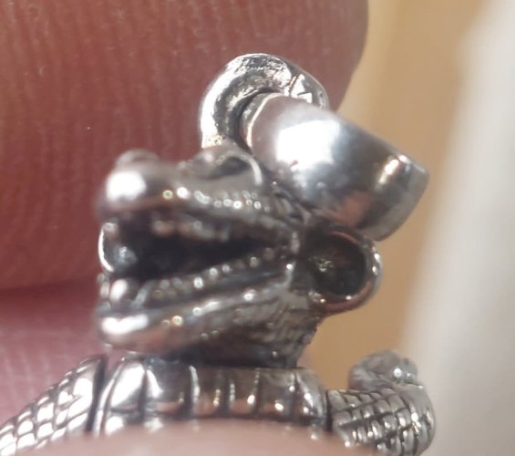Ancien pendentif alligator articulé, en argent ^