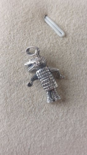 Ancien pendentif alligator articulé, en argent ^