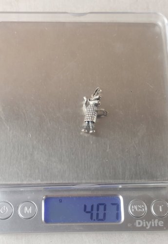 Ancien pendentif alligator articulé, en argent ^