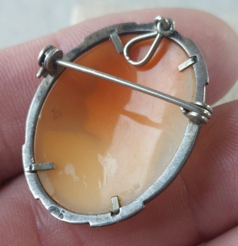 Ancien pendentif  / broche camée, décor marcassite, en argent