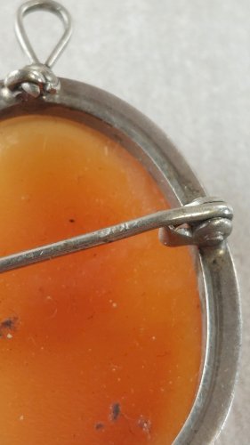 Ancien pendentif / broche camée, en argent ^