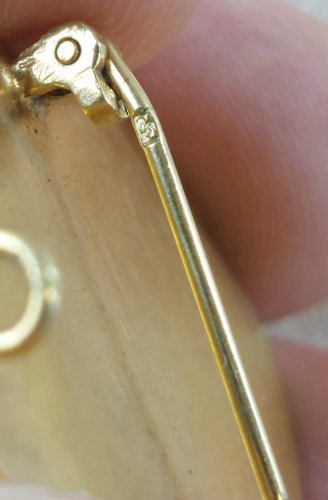 Ancien pendentif / broche camée, en métal doré