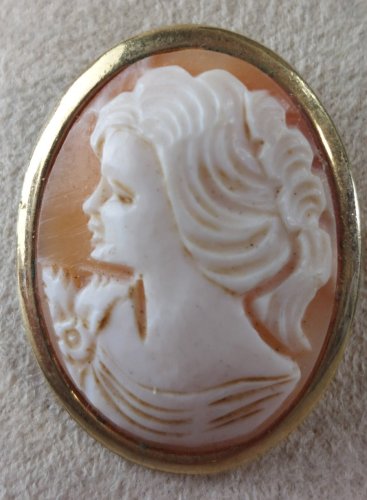 Ancien pendentif / broche camée, en métal doré