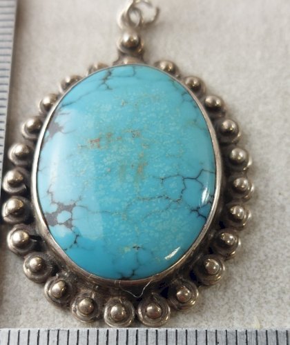 Ancien pendentif, cabochon turquoise et argent massif