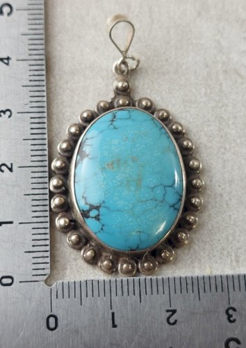 Ancien pendentif, cabochon turquoise et argent massif